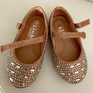 Link toddler girl dress shoes size 4 never been worn